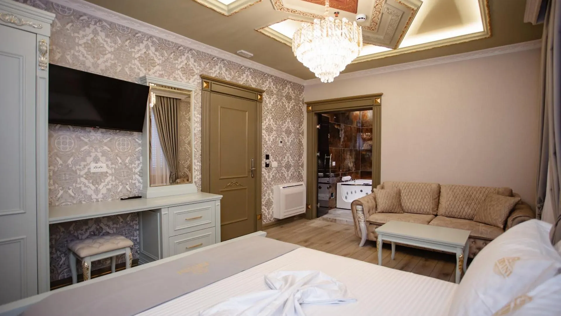שקודר Ervini Boutique Hotel 4*,