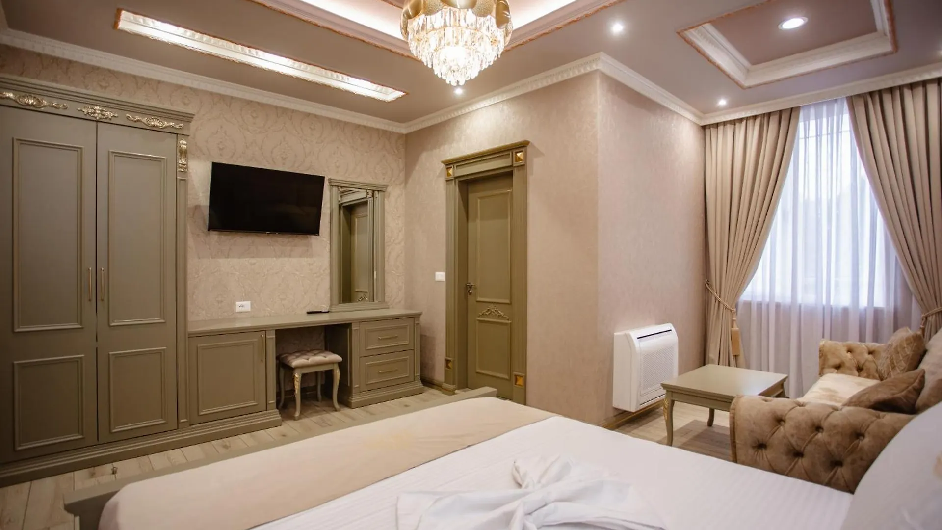 Ervini Boutique Hotel شكودر 4*,