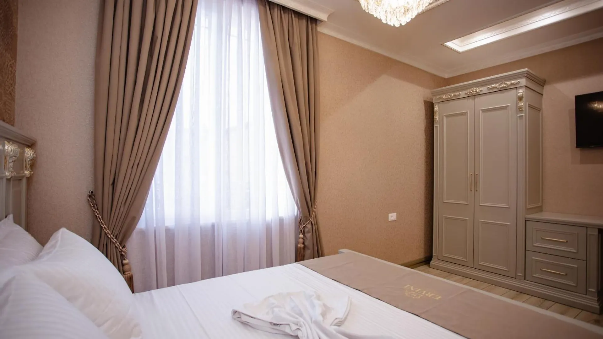 Ervini Boutique Hotel Shkoder 4*,